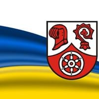 Ukraine Flagge mit Wappen.jpg